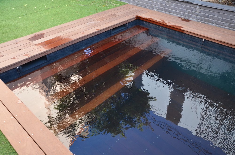 escalier du fond mobile de la piscine