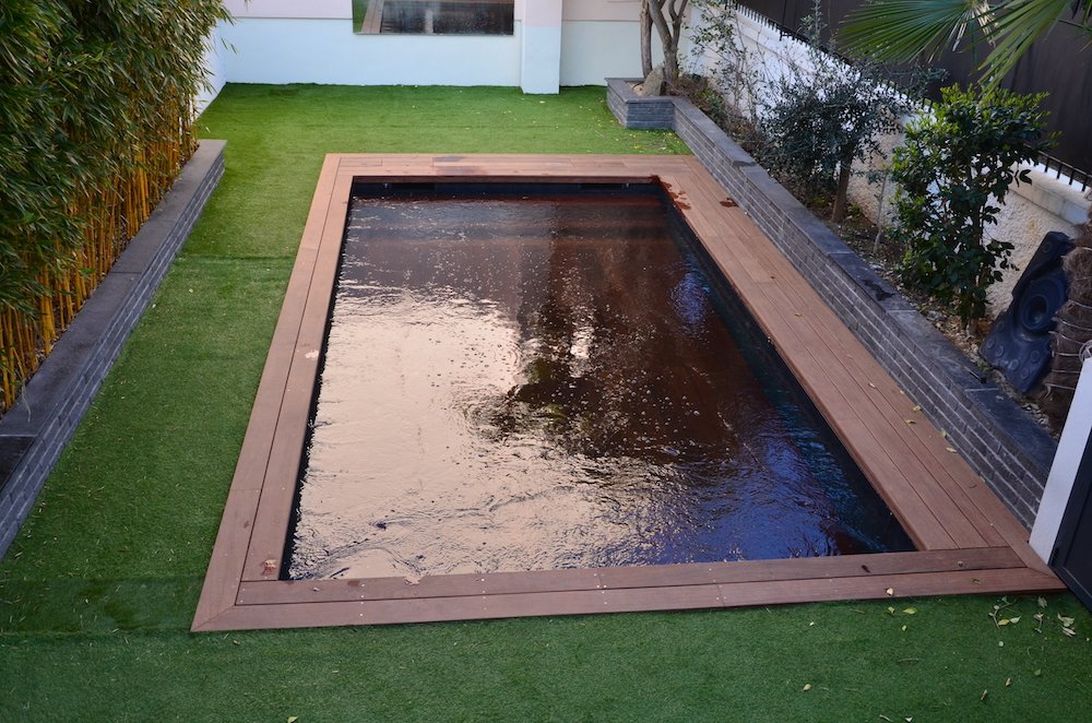la piscine en position basse