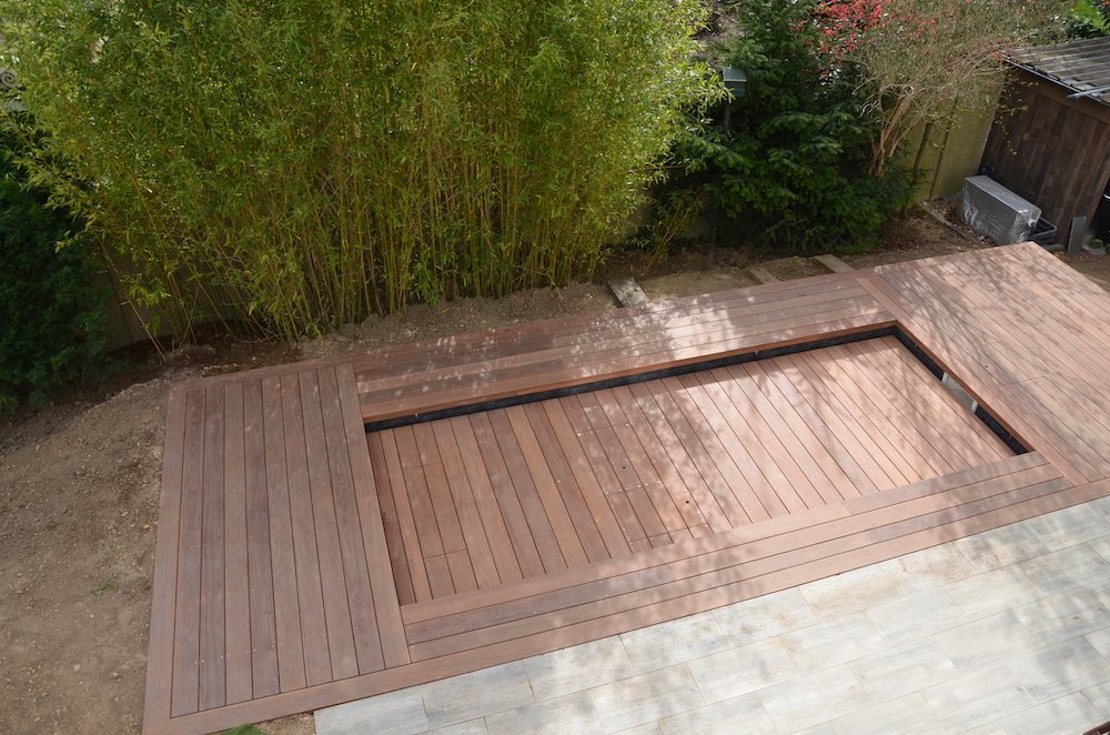Le fond mobile de la piscine est légèrement descendu