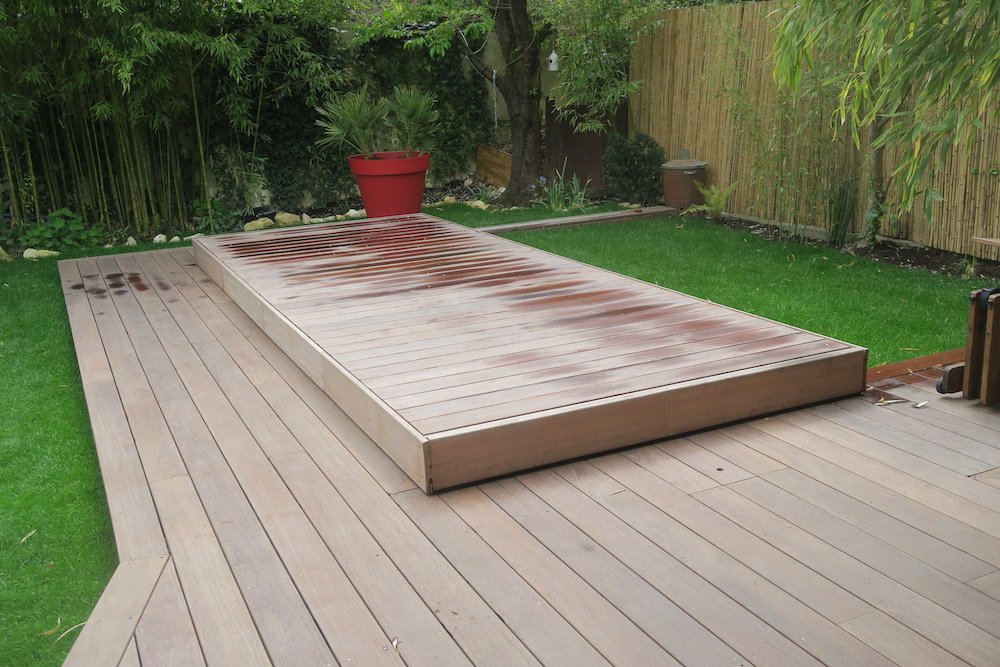 la terrasse coulissante recouvre totalement la piscine