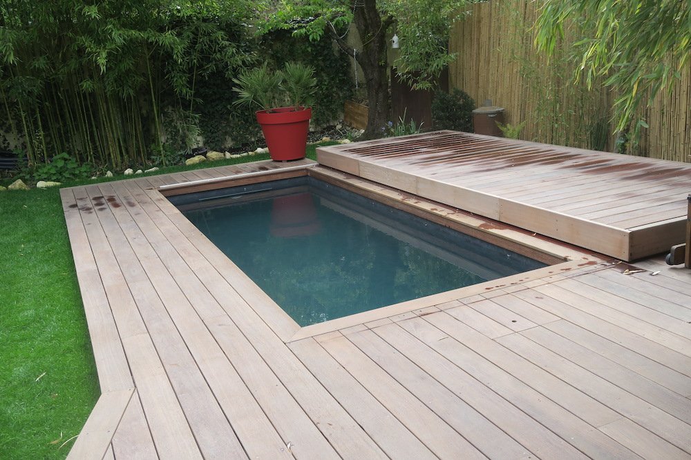Vue d'ensemble de la jolie piscine