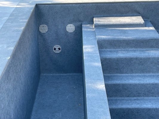 la plage immergée de la piscine