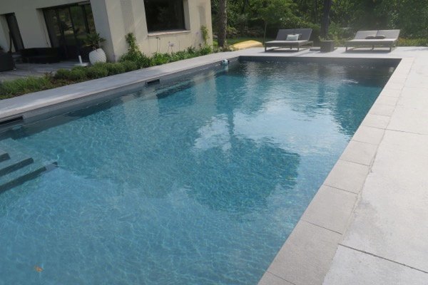 La piscine est remplie