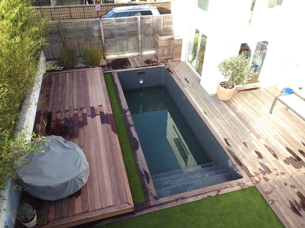 La terrasse mobile de la piscine